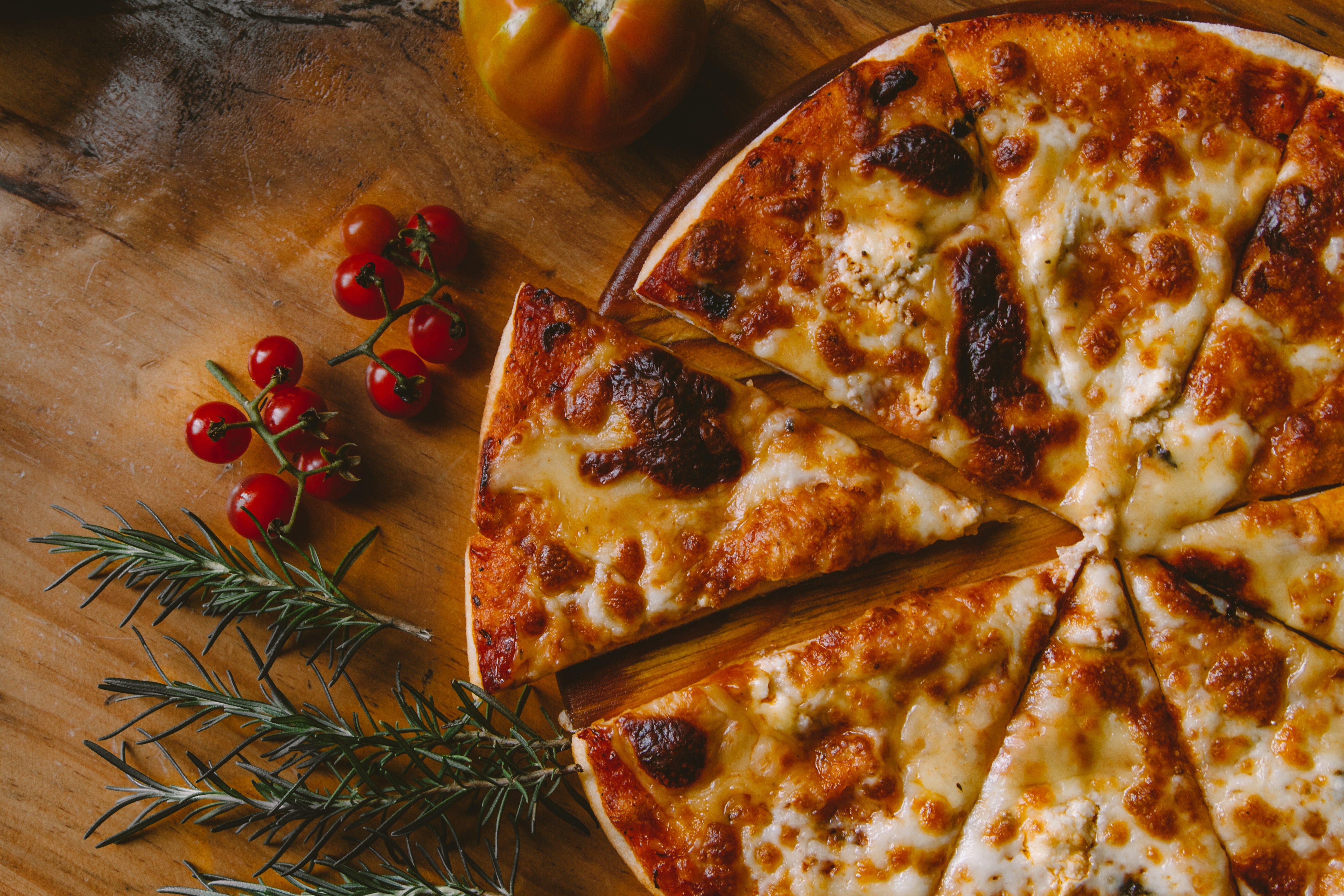 /static/media/Gallery_pizza3.92f50fb84035557326ac.jpg